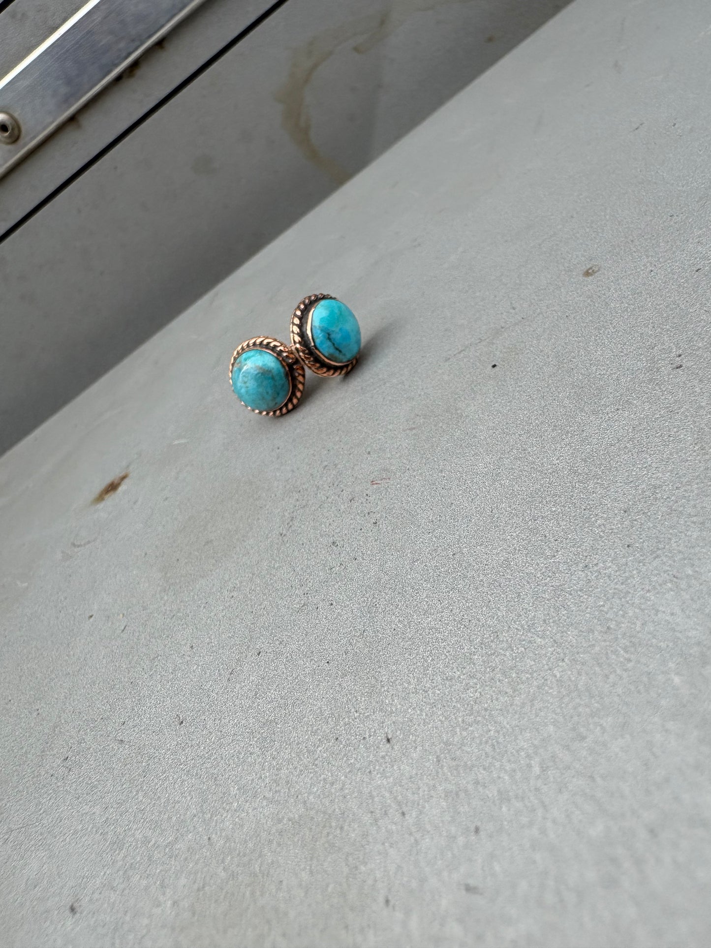Round Pen Studs